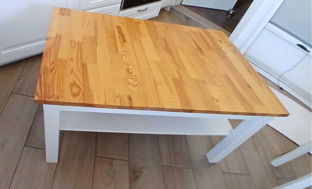 масичка за хол, в бяло и дървесен плот, изгодно!