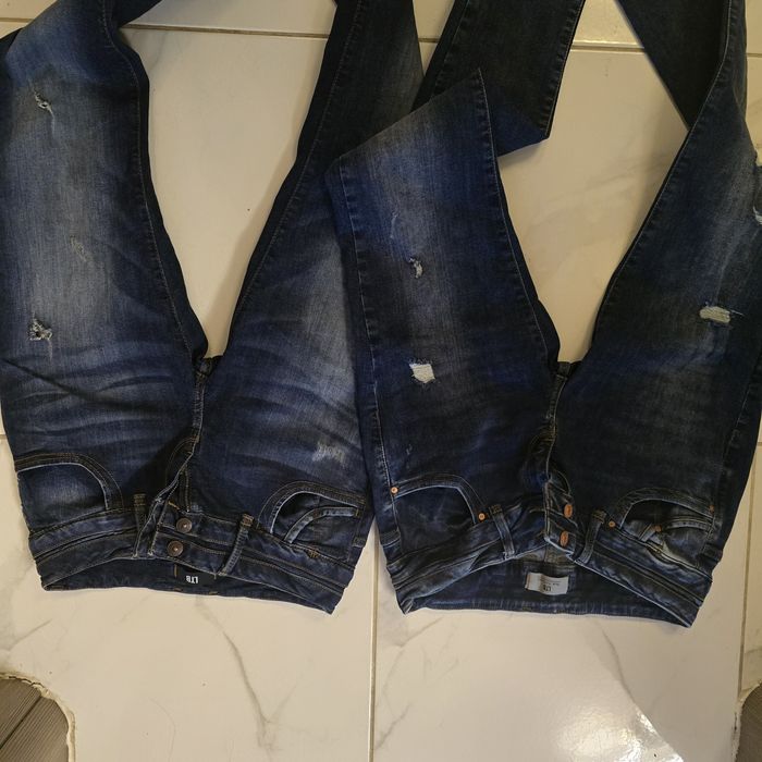 Продавам  2 чифта дънки на LTB