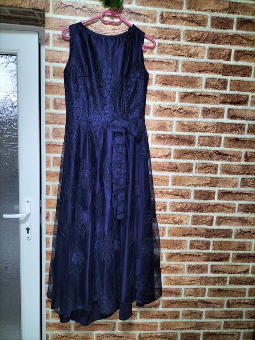 Vând costum de ginere sau naș,cadou cămașă și butoni.