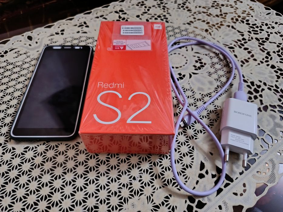 Телефон Redmi S2, память 3/32GB