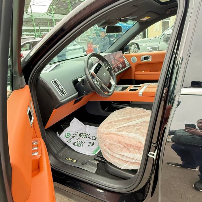 Продаётся автомобиль LIXIANG L6 MAX FULL