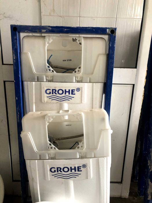 Продавам структура за вграждане GROHE + стенна тоалетна чиния.
