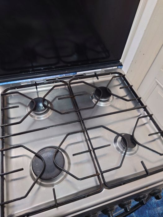 Aragaz pe gaz Bosch, senzor flacără, brichetă, timer