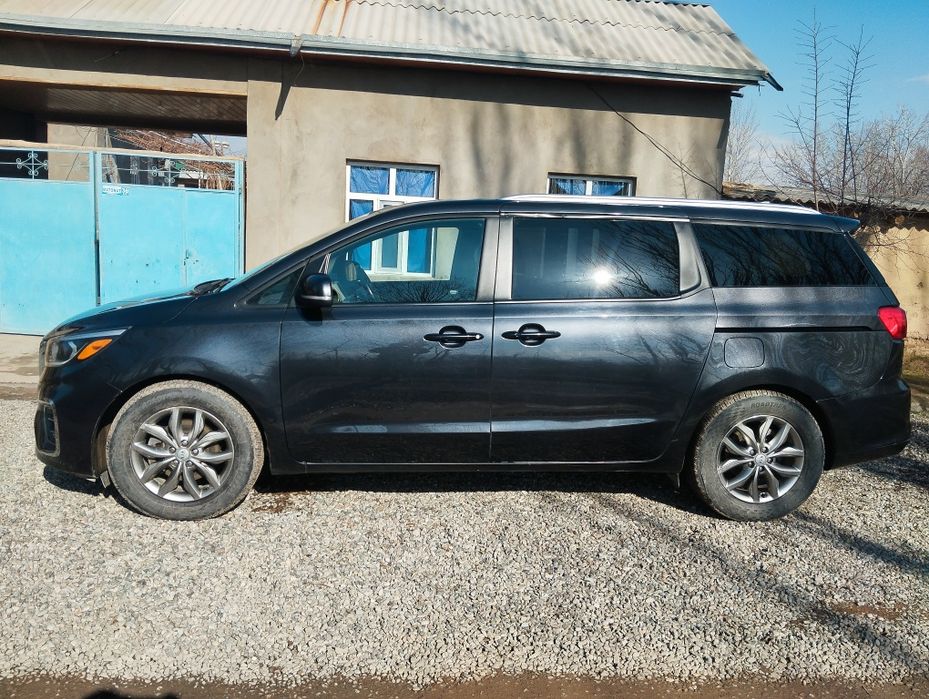 Kia carnival sotiladi