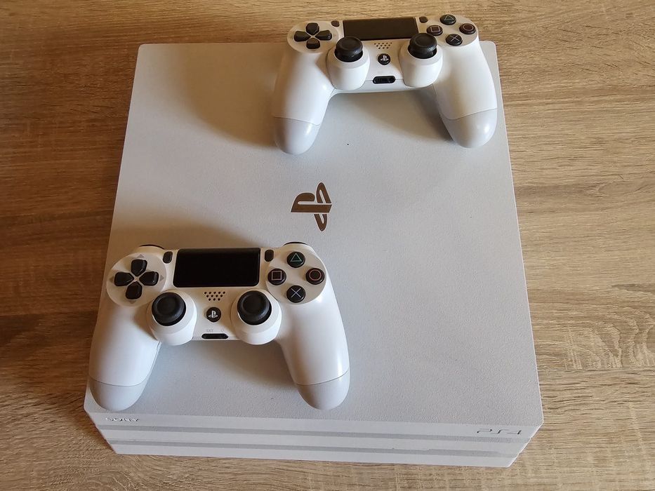 Consolă PS4 PRO (1TB)