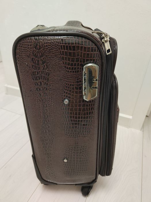 Чемодан новый размер s.