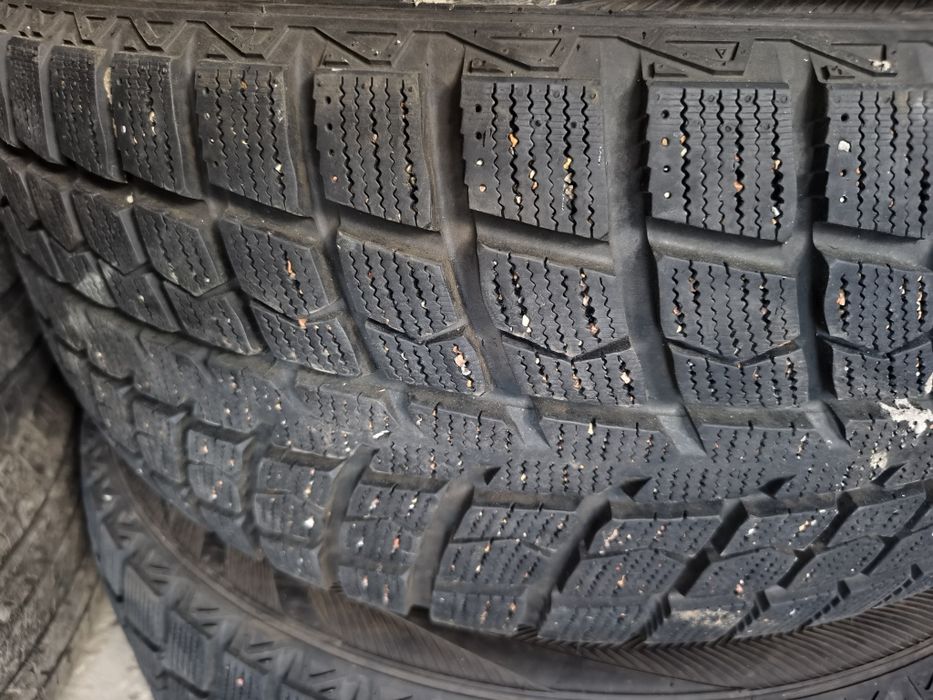 Продам зимние шины 245/45/19