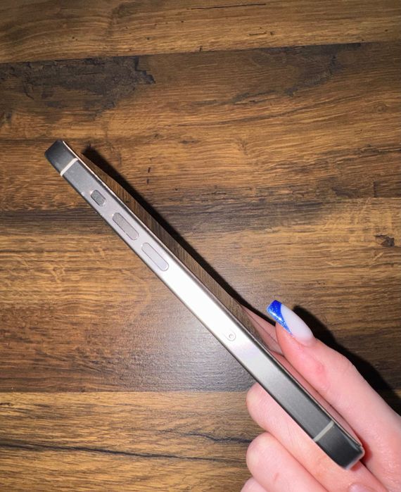 Vând IPhone 15 Pro 256 GB