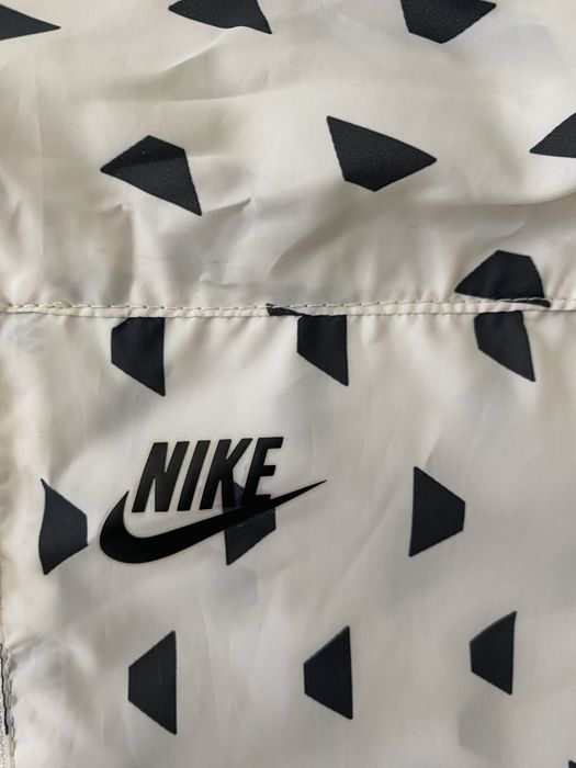 Ветровка / Яке Nike със скрита качулка