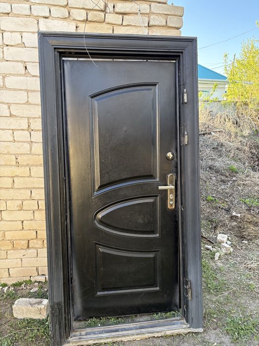 Железная дверь с замком