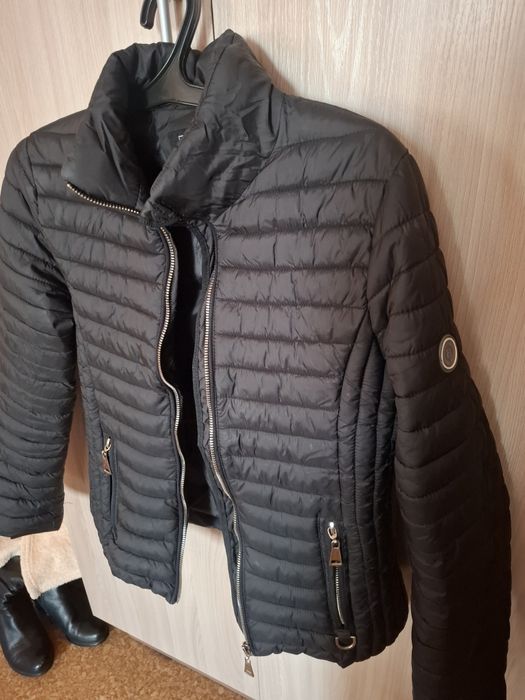 Продам куртку черную