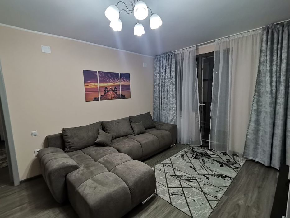 Închiriez apartament cu 3 camere Bulevardul Mihai Eminescu-blocurile tip vilă
