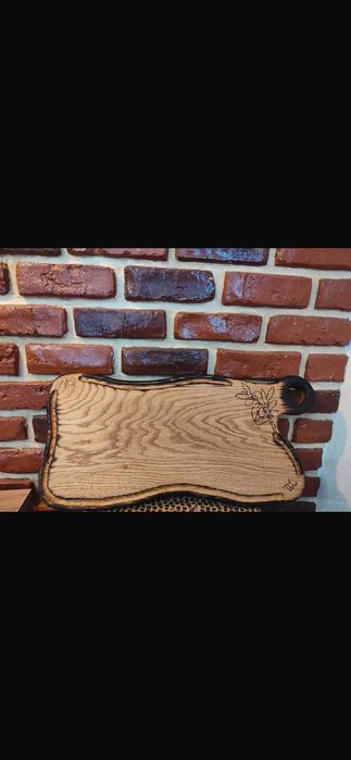 Tocătoare, platouri din lemn masiv și rășina epoxidica