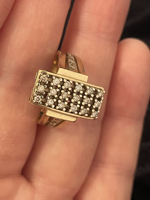 Продам Золотой набор. Кольцо и серьги.