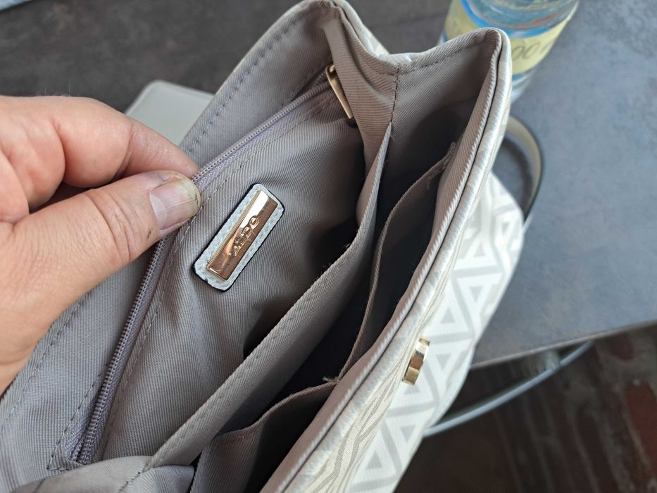 дамска чанта Aldo,малка бежова чантичка,