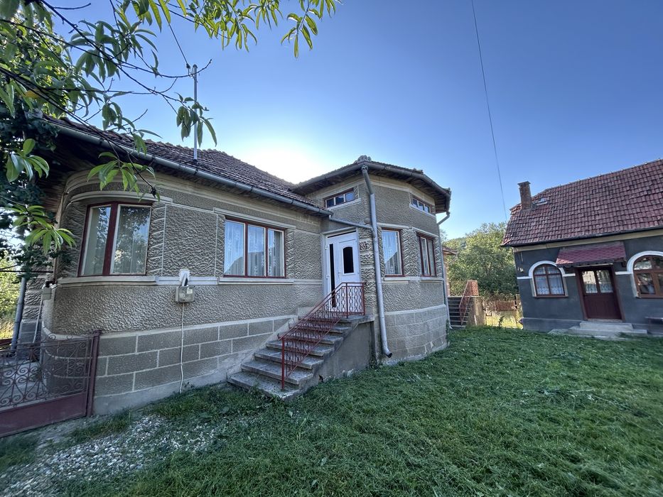 Casă duplex cu teren 1.300 mp, la strada principală – Jichișu de Jos – 100.000 € negociabil