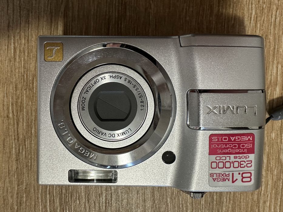 Camera foto Panasonic Lumix 8.1 megapixeli
