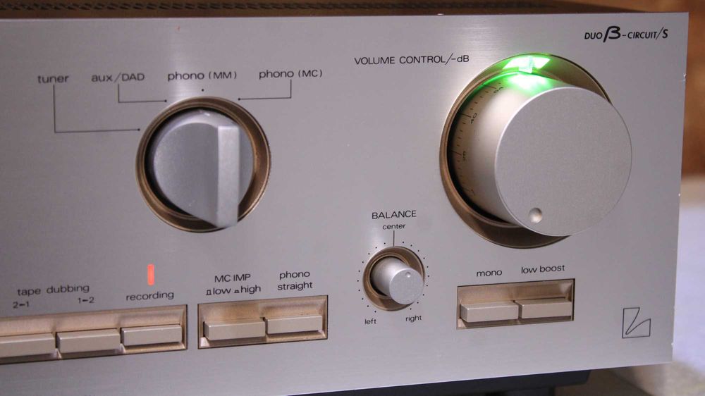 Statie/Amplificator Luxman L-410.