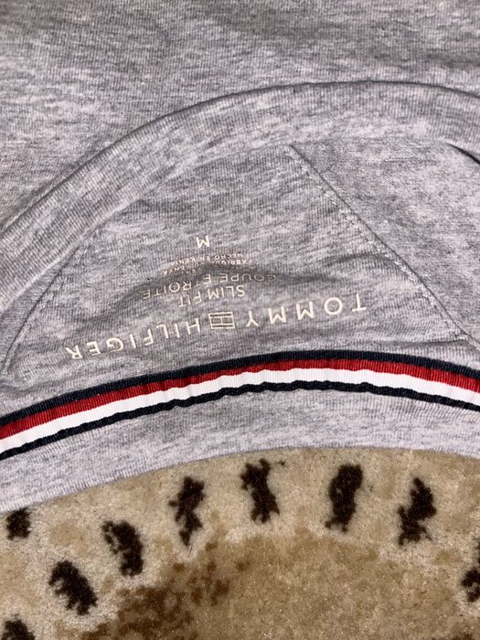 Vând tricou Tommy Hilfiger marimea M