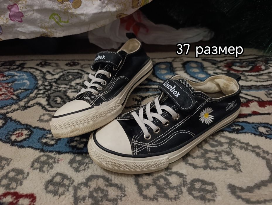 Оптом 350 тысяч, а за пару 100 тысяч сум