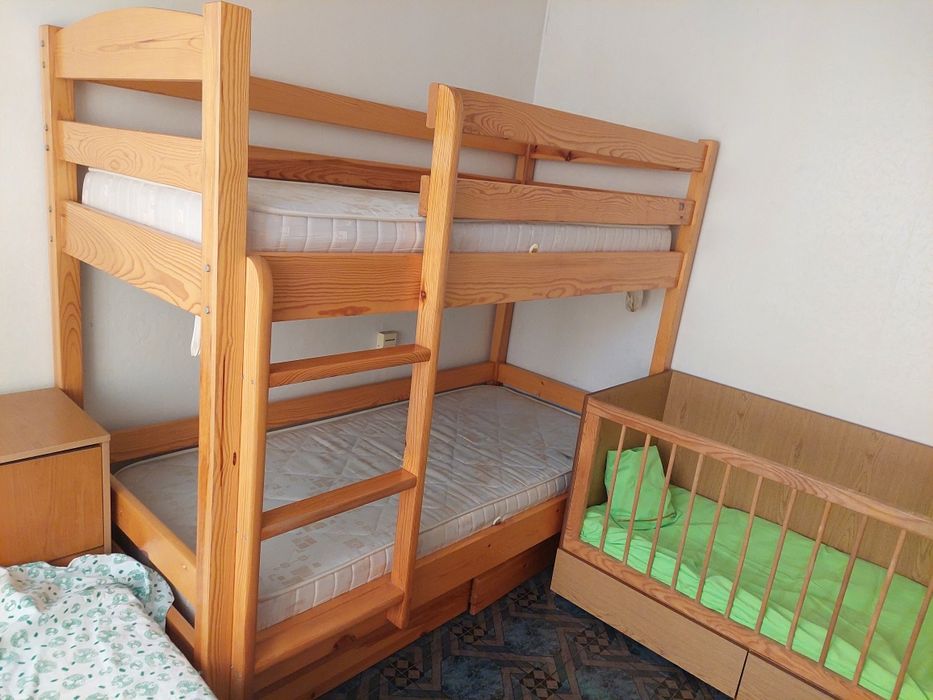 Двуетажно легло от масивнодърво