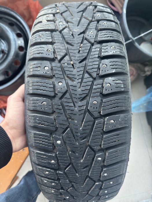 Продам шины зимние шипованные