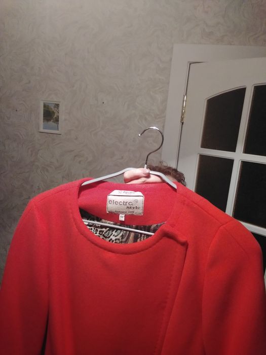 Продаю польто женское