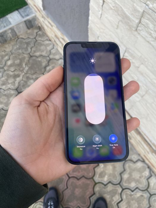 Iphone 13 dark baterie 87%