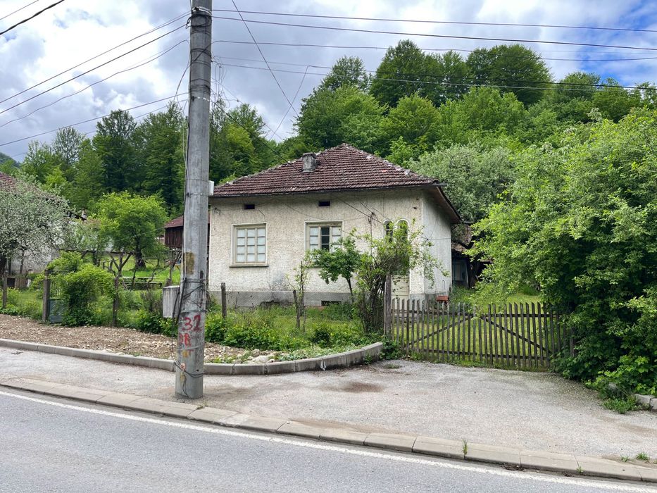 Продава се къща в село Рибарица