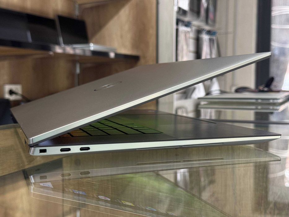 DELL Precision 5760 Core i7-11850H RTX A3000 6gb ram 16 gb SSD 512Gb