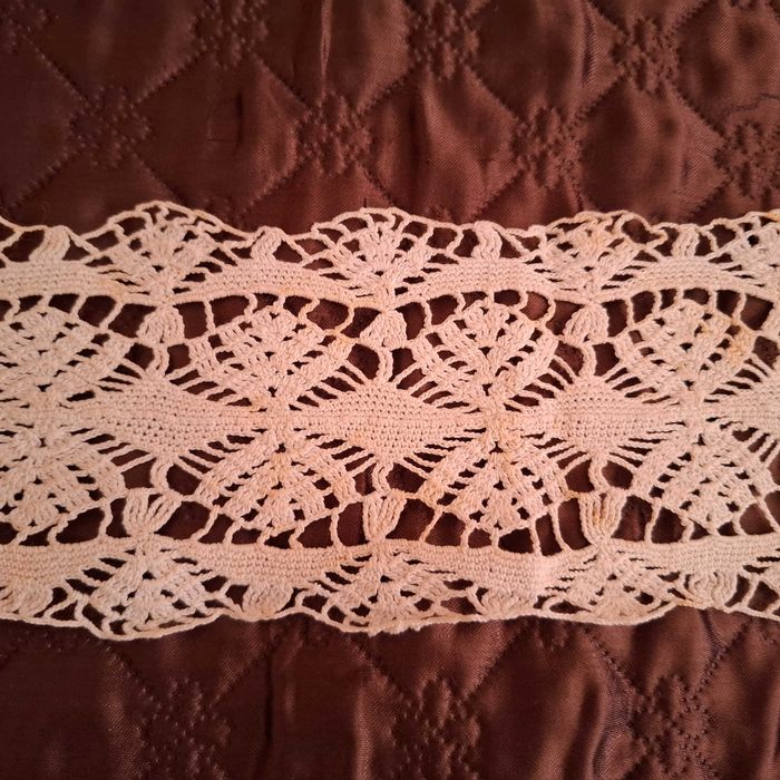 Подарявам дантела на една кука от едно време