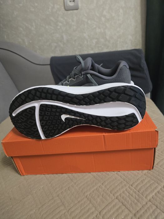 44 размер.  Кроссовки nike.