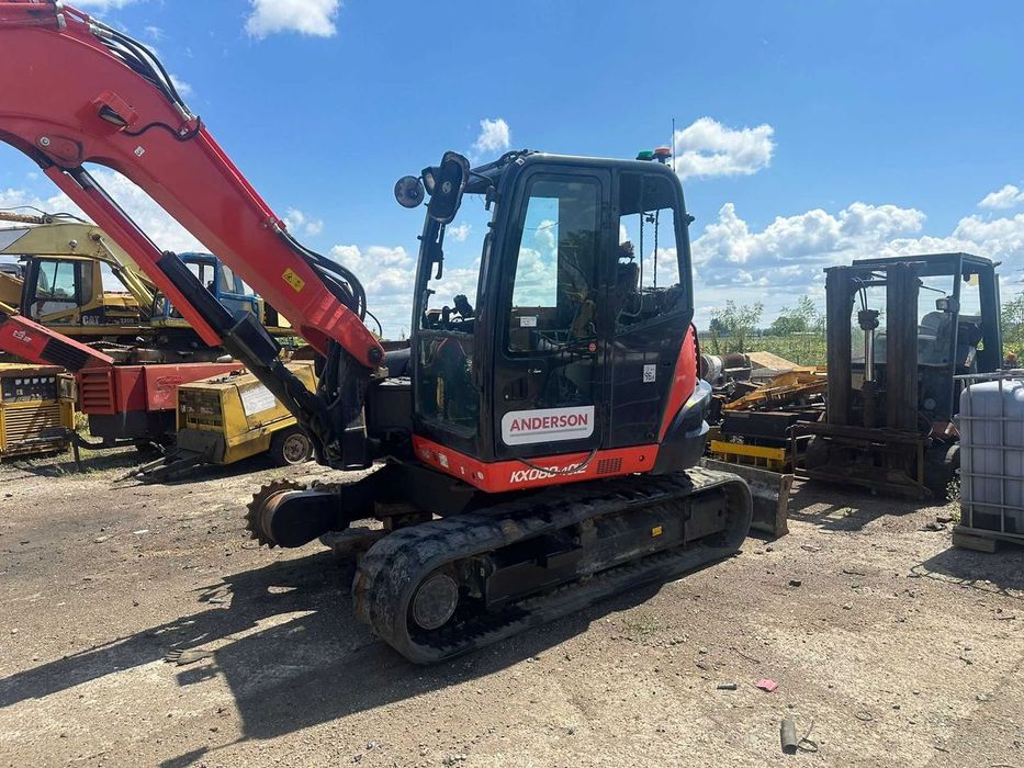 Brat miniexcavator pe senile Kubota KX080