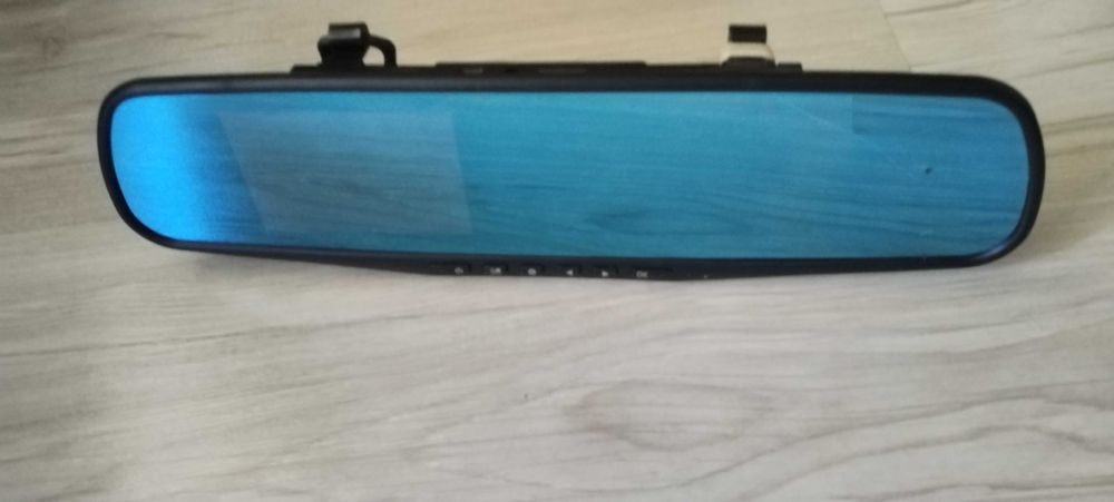 Задно огледало с видеорегистратор