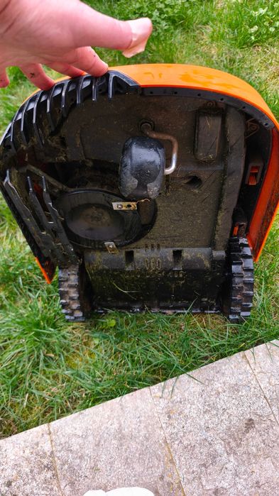 косачка робот worx WR141E