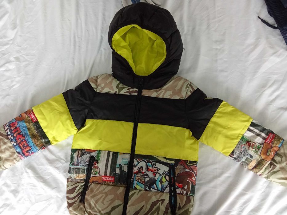 Яке Guess за момче 6г - 70 лв.