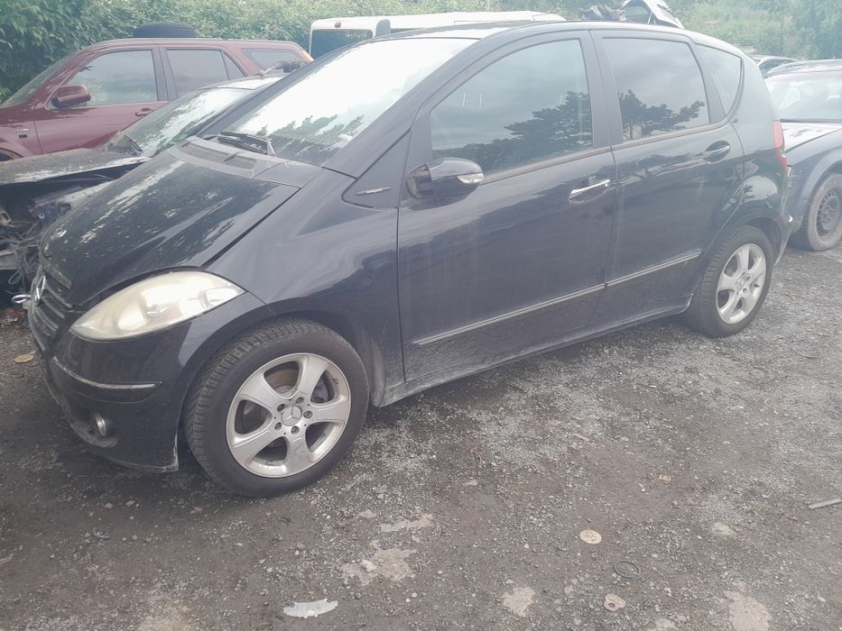 Продавам мерцедес а класа на части