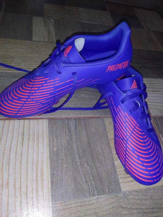 Футболни обувки-бутонки