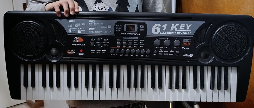 Продаю бу синтезатор