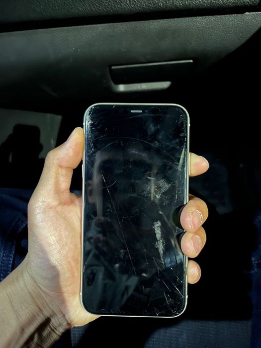 Продам. Iphone 11 128гб акб 75%
