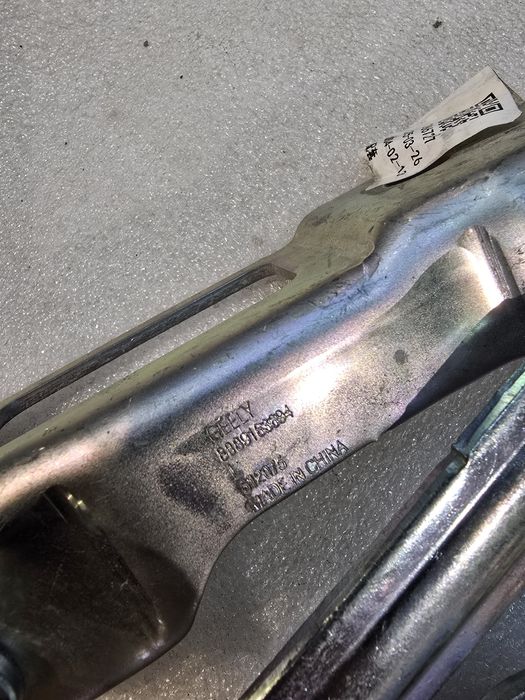 Петли капота geely monjaro