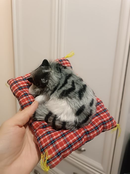 кот спящмй для интерера