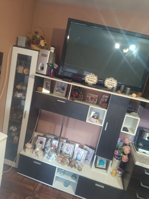 Секция бяло и черно