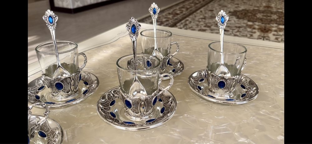 Чайный сервиз с серебром.