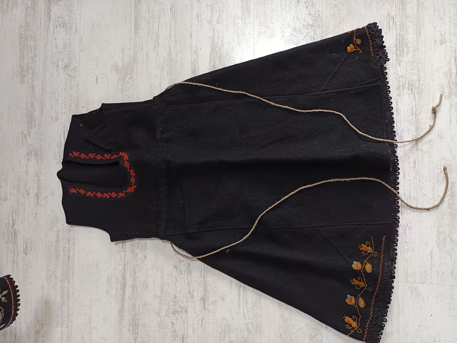 Продавам автентични носии и други неща от шопският край