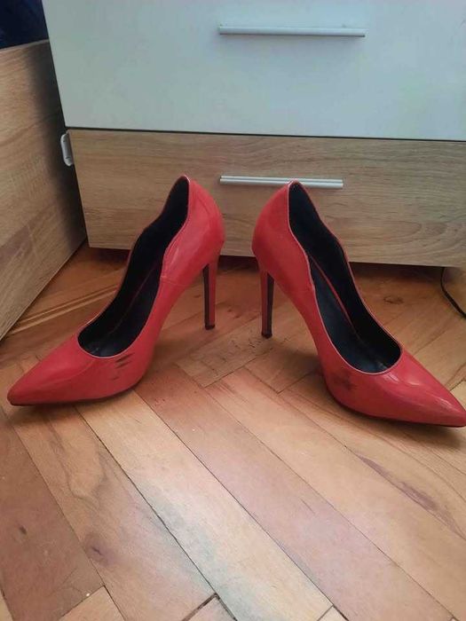 Червени токчета 39ти номер