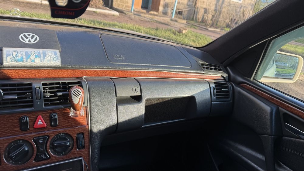 Продам автомобиль Mercedes E 220 дизель
