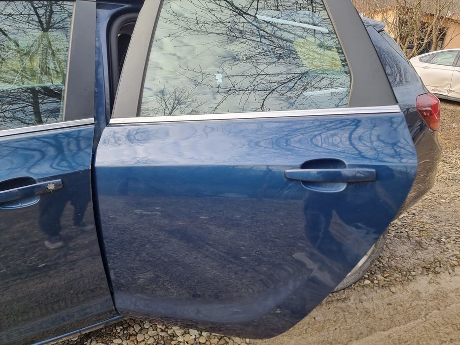 Usa stanga spate opel astra j