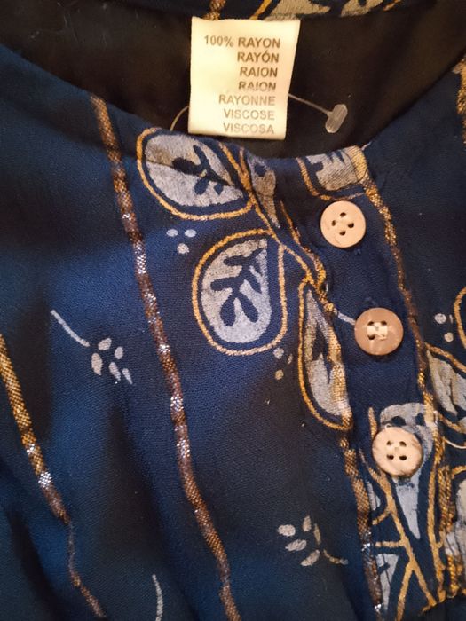 2 rochii măr. 42/L, noi, vând/schimb