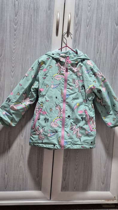 Куртка на тонком синтепоне дя девочки 5-6 лет